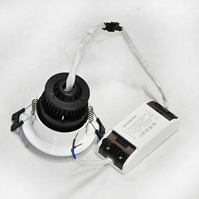 SPOT PLAFONNIER ORIENTABLE 4W 3000K Ø76x65mm KZC0020460
