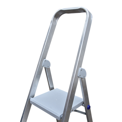 ESCABEAU ALUMINIUM 3 MARCHES H 0,66M P 3KG 10063(MXLD JRMX)