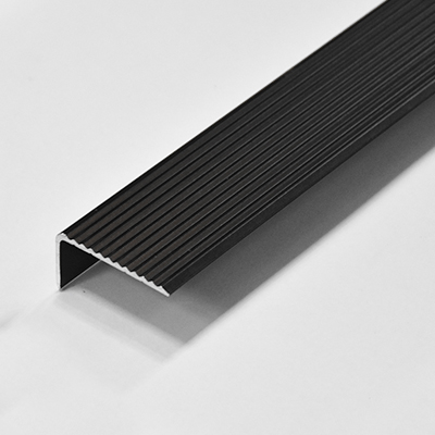 NEZ DE MARCHE ALU 270,8MMX40x20x1.5mm SS02