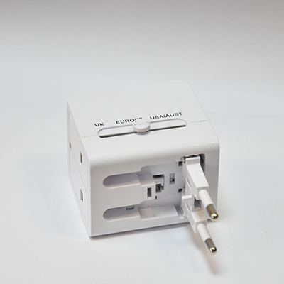 ADAPTEUR France UNIVERSAL CE & RoHS  1500W PORT USB. 100-230 V/6A  40000 BRANCHEMENTS  2100108002