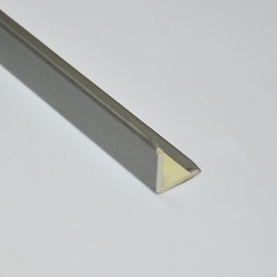 PLINTHE EN L 25x25x2900 SM102 Line A