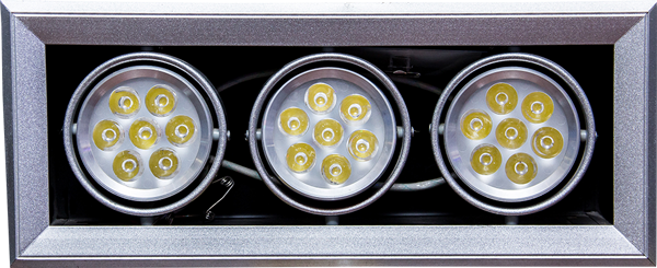 PROJECTEUR ENCASTRE LED AC -85265V/50Hz 1.680lm  3 x(7x1) W180W LED  3000k 1050203158 (DSTK) (-40%)