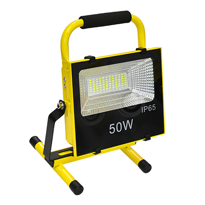 PROJECTEUR SOLAIRE PORTABLE  LED 50W 6000K  120° 90Lm/W 50.000H 4.6 H  GY-SRF-