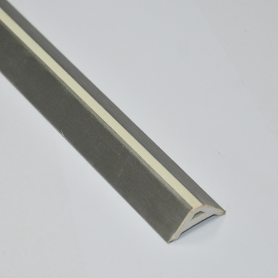 PLINTHE EN L 25x25x2900 SM102 Line B